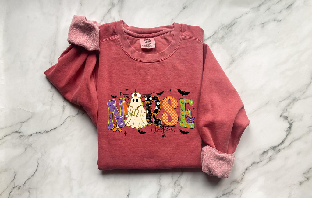 Halloween Nurse Sweatshirt, Retro NURSE Letter Print Fall Pullover, Comfort Colors Spooky RN Crewneck, Cute Halloween Nurse Gift