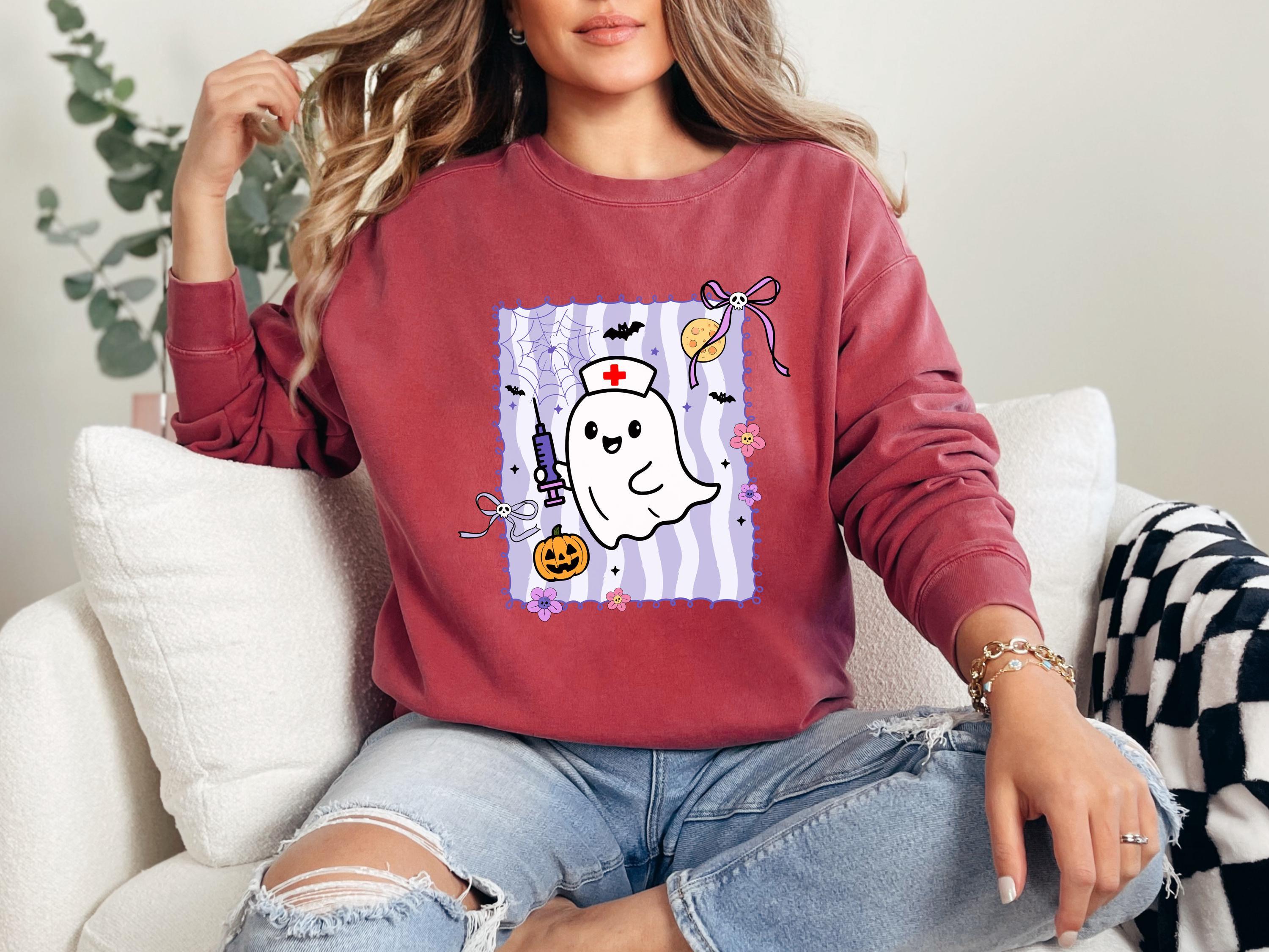 Cute Ghost Halloween Nurse Sweatshirt, Spooky RN Fall Top, Funny Cozy Autumn Pullover, Cute Retro Gift for Nurse